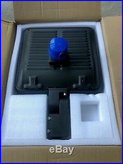 200 Watt LED Shoe box Parking Lot Lights- UL DLC 5000K Adj Mount (Slip fit)