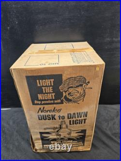 DUSK to DAWN Barn LIGHT 175W 120V Mercury Vapor Lamp VINTAGE Norelco NOS 33850
