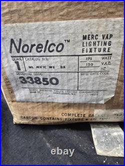 DUSK to DAWN Barn LIGHT 175W 120V Mercury Vapor Lamp VINTAGE Norelco NOS 33850