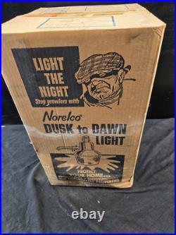 DUSK to DAWN Barn LIGHT 175W 120V Mercury Vapor Lamp VINTAGE Norelco NOS 33850