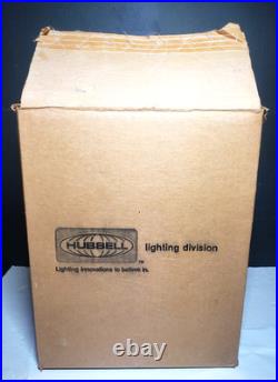 Hubbell HPS Lamp Perimeter Pole Wall Mount NRG-707-TLP Light Sensing