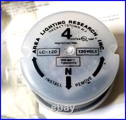 Hubbell HPS Lamp Perimeter Pole Wall Mount NRG-707-TLP Light Sensing