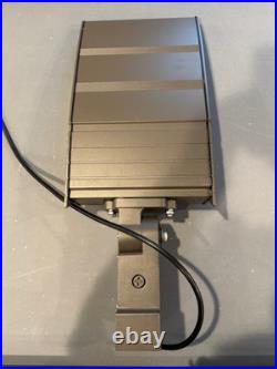 Linmore LED LL-SL1-SM-100WD-40K-T4-UNV-G2-BRN Black Outdoor Light Fixture