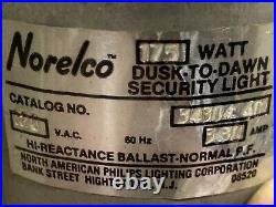NOS Norelco Vintage DUSK 2 DAWN Barn Farm 175W 120V Mercury Security Light Lamp
