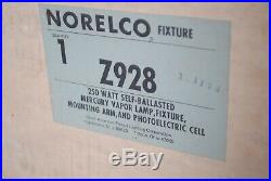VINTAGE DUSK to DAWN Barn Shop LIGHT 250W Mercury Vapor Lamp Norelco Philip Z928