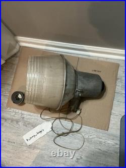Vintage American Electric Barn Light Dusk To Dawn Mercury Vapor Untested