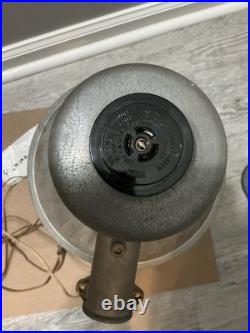Vintage American Electric Barn Light Dusk To Dawn Mercury Vapor Untested