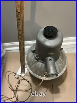Vintage American Electric Barn Light Dusk To Dawn Mercury Vapor Untested