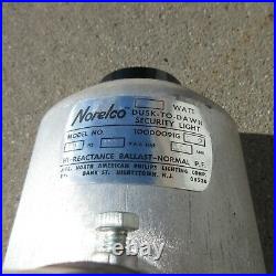 Vintage Dusk to Dawn Norelco Barn Light 175W 120V Mercury Vapor Security Lamp