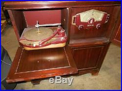 Vintage Zenith Model H1086R Radio Phonograph Combination