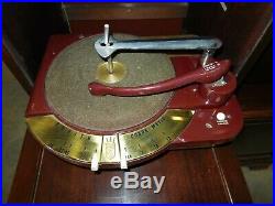 Vintage Zenith Model H1086R Radio Phonograph Combination