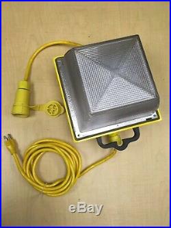 Woodhead Molex 8565-MH Wide Area Lamp 70W Metal Halide Wet Marine Light NEW
